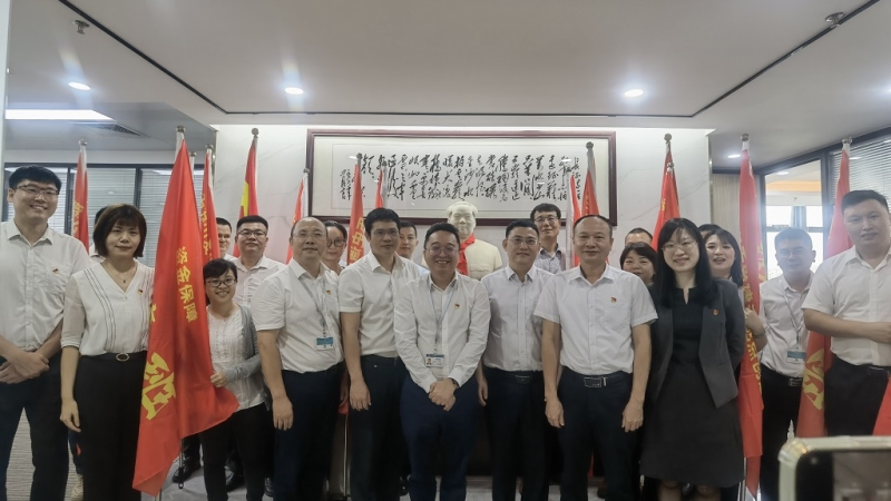 揭榜挂帅定目标 党建引领助发展&mdash;&mdash;海控能源党委举行&ldquo;攻坚克难党旗班&rdquo;授旗仪式