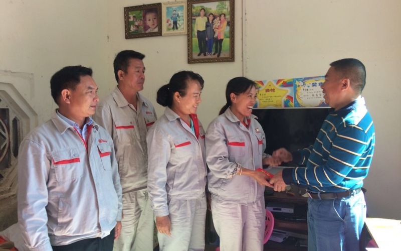 用党性温暖心田 &mdash;&mdash;保亭发电公司开展春节期间慰问工作   