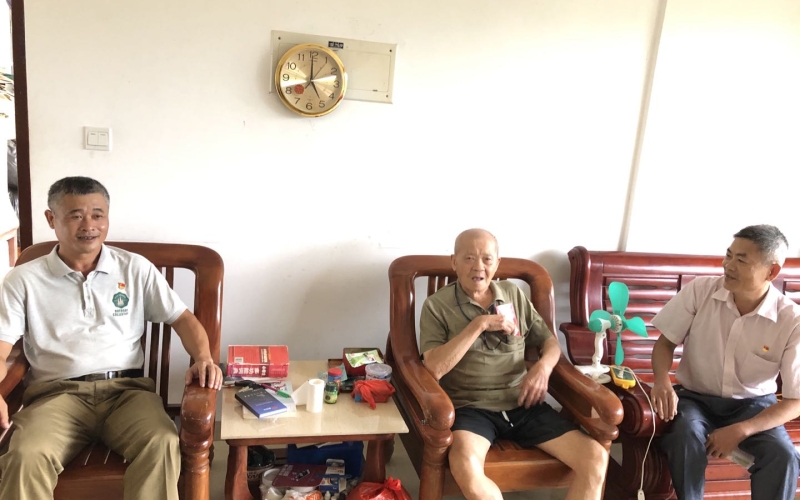 强化党组织慰问关怀  引导老党员发挥余热 &mdash;&mdash;五指山发电公司党委慰问老党员、困难党员