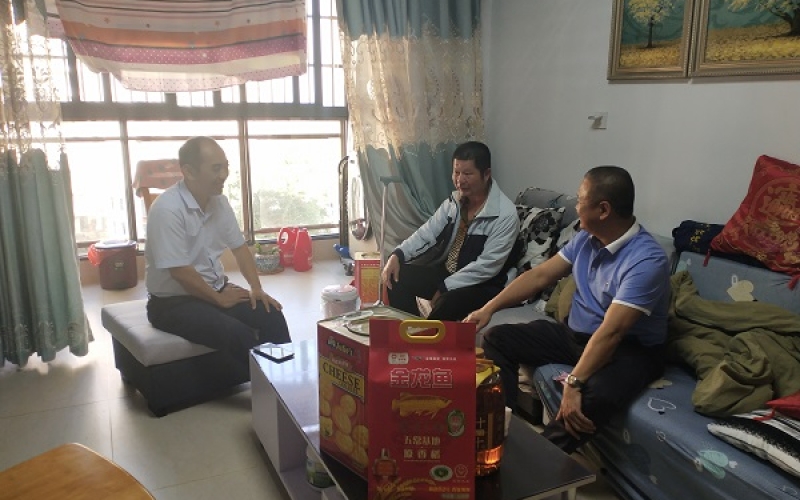 心系病退职工，牛路岭电力工程公司春节慰问暖人心