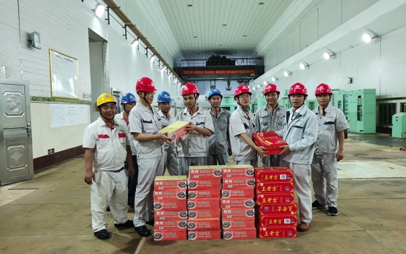 一线工地送清凉  丝丝关怀沁人心 &mdash;&mdash;牛路岭分公司工会开展送清凉活动