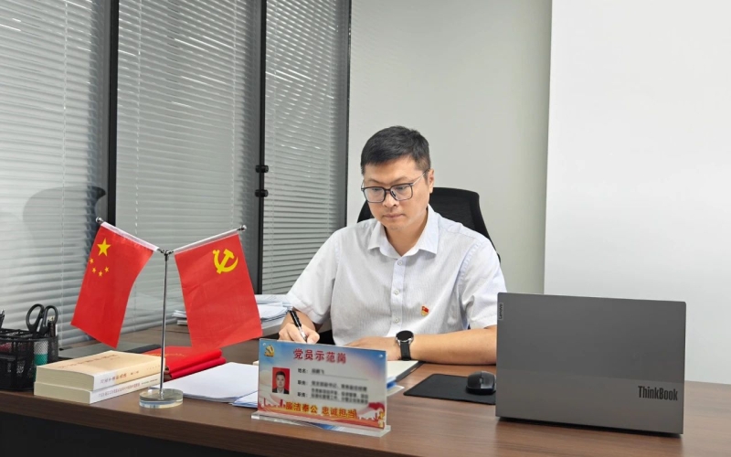 英雄榜丨段鹏飞：身先力行 先锋模范