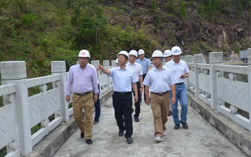 海南控股纪委书记、工会主席卓基竹带队前往保亭发电、五指山发电开展安全检查及工作指导
