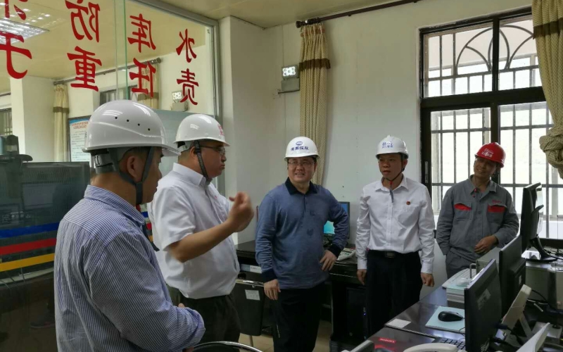 殷殷真情送祝福 浓浓关怀暖人心 &mdash;&mdash;海南控股副总经理李晓刚到牛路岭分公司 进行春节慰问及保供电安全检查